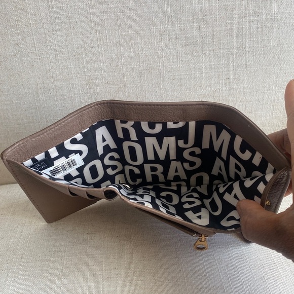 Marc by Marc Jacob Trifold Wallet In Taupe - Picture 4 of 5
